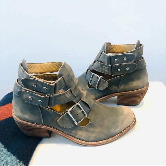 Anthropologie Latigo Potion Distressed Leather Ankle Boots Booties 7.5 Gray. - Picture 2 of 16